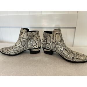 Circus Sam Edelman Black & White Faux Snakeskin Leather Ankle Booties 9.5